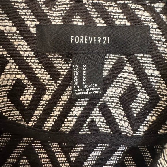 Forever 21 Black and White Patterned Geometric Jacket - Picture 7 of 7